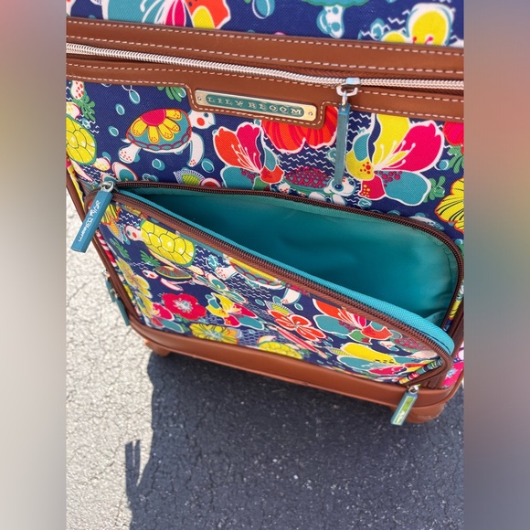 Lily Bloom “I like turtles” carry on suitcase! - Picture 3 of 6
